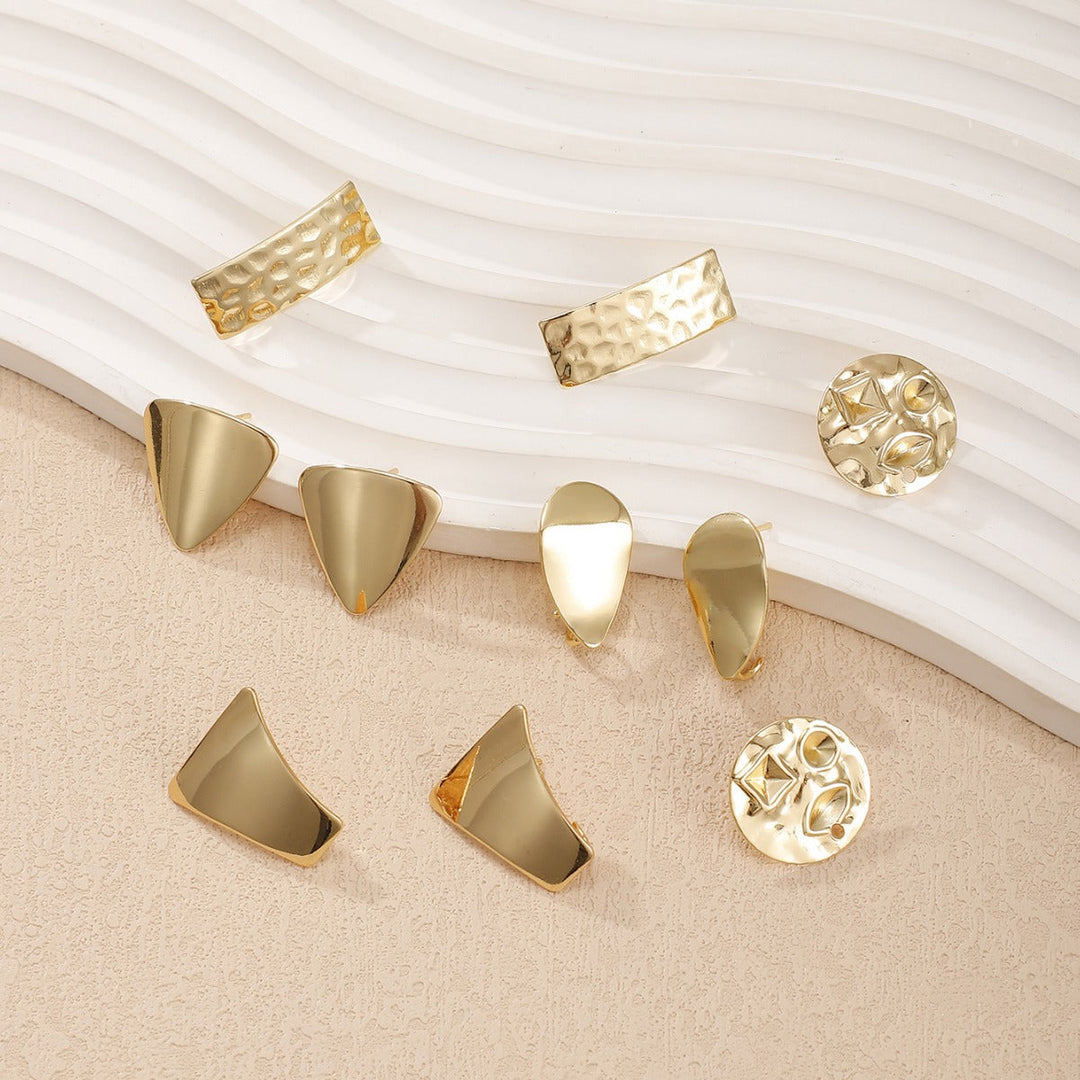 Women's earrings with modern, geometric triangle design Nin Boutique