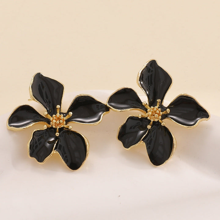 Ladies earrings in elegant flower design Nin Boutique