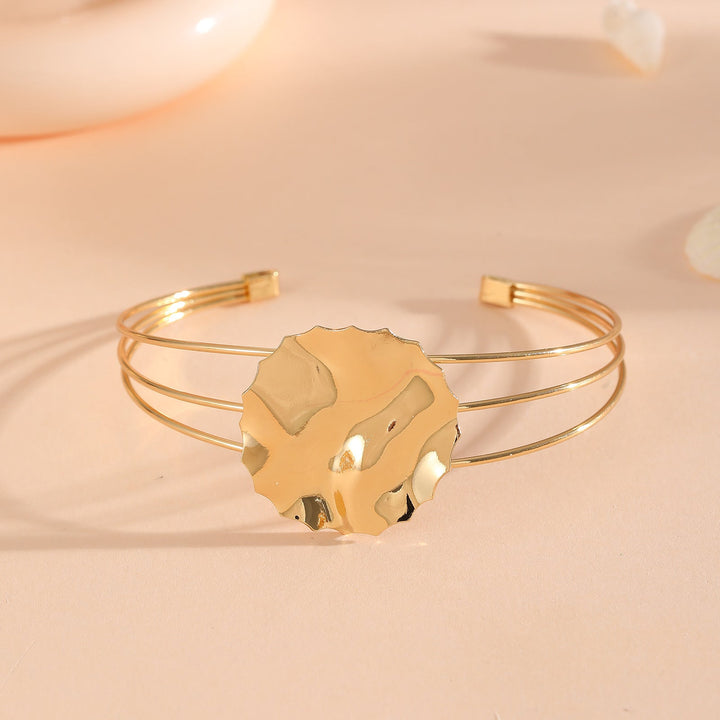 Women's bangle with elaborate bow design Nin Boutique