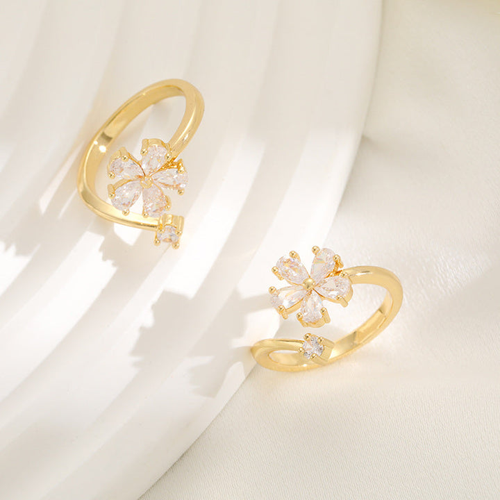 Women's ring with elegant floral design and sparkling zirconia Nin Boutique