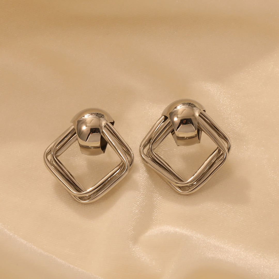 Ladies earrings with modern, curved design Nin Boutique