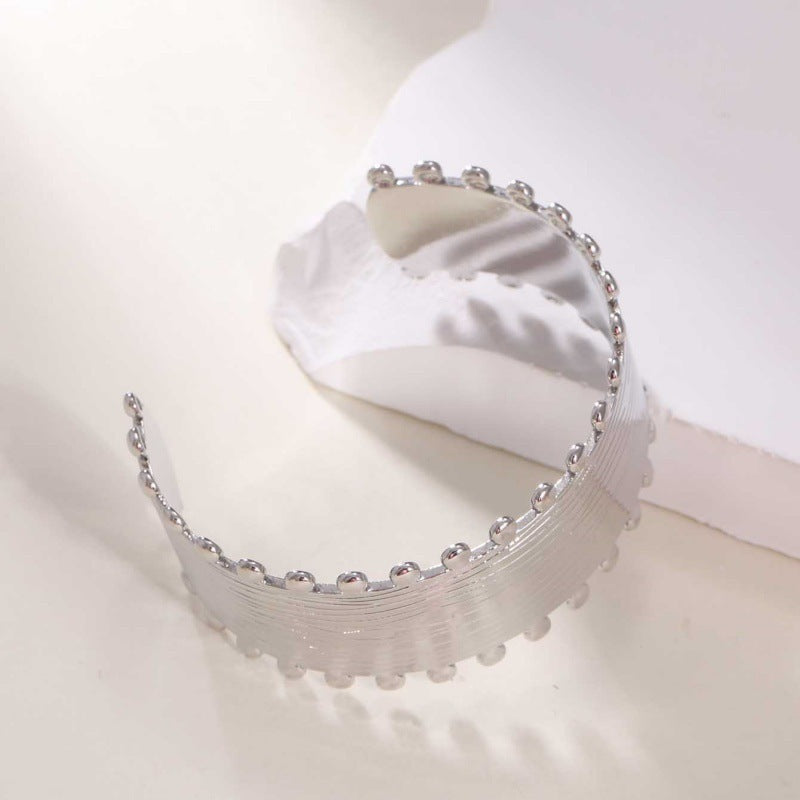 Women's Open Bangle with Elegant Wave Design Nin Boutique