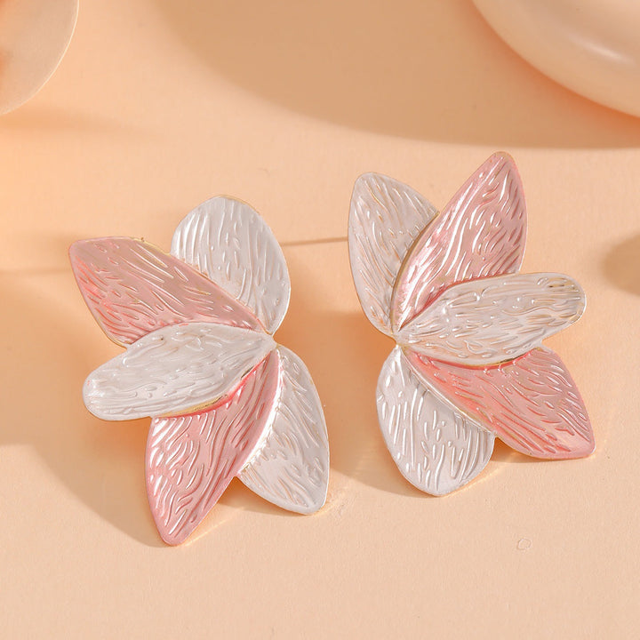 Ladies earrings with floral leaf motifs Nin Boutique