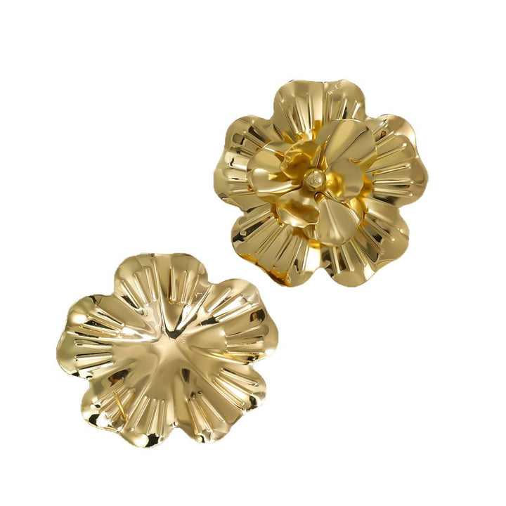 Ladies earrings in luxurious floral design with artificial pearls Nin Boutique