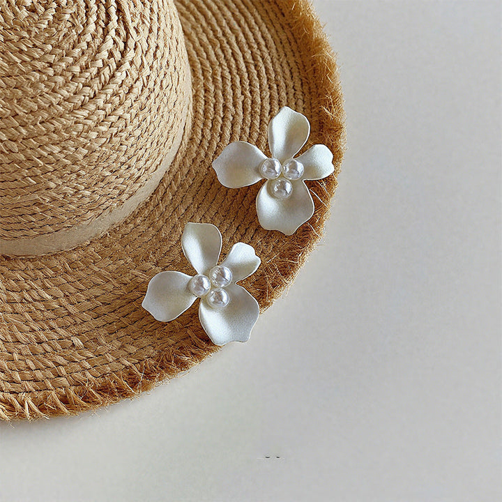 Women’s earrings in floral design with pearl accents Nin Boutique