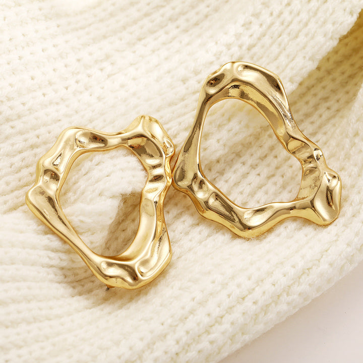 Ladies earrings in modern, flowing design Nin Boutique