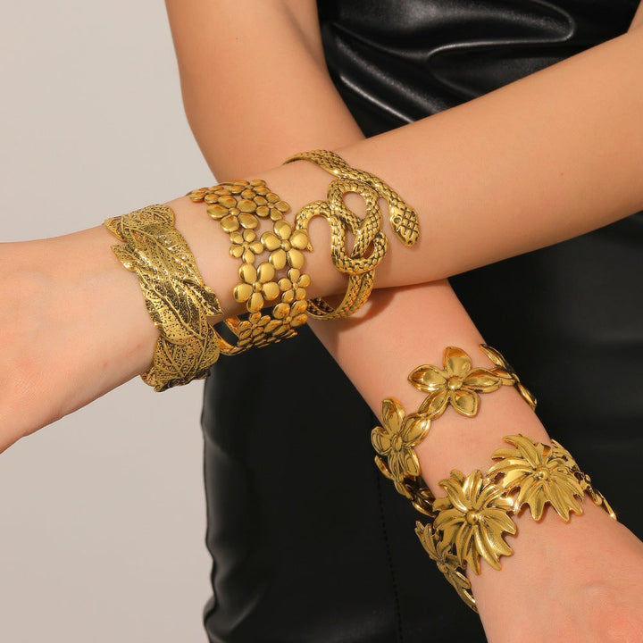 Women's Open Bracelet with Floral Motifs and Artistic Design Nin Boutique