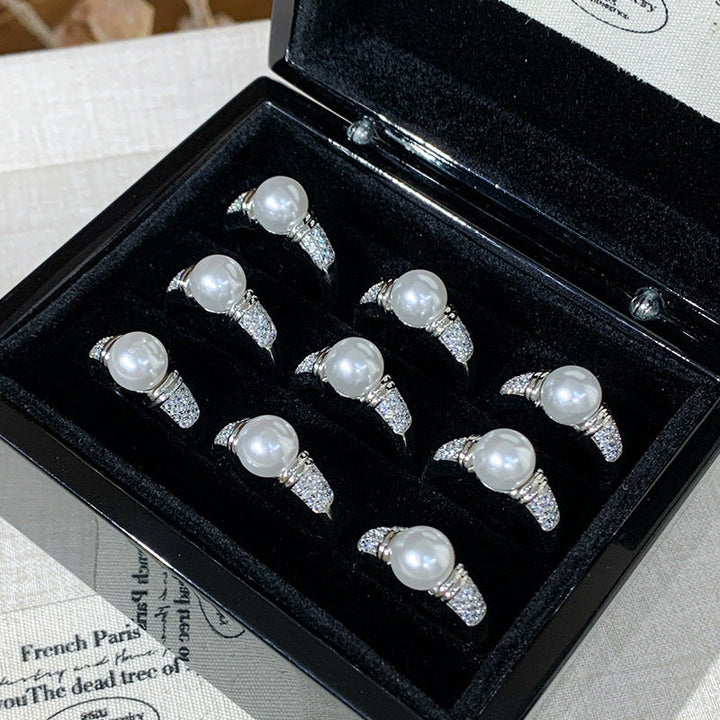 Women's elegant ring with shiny pearl and sparkling details Nin Boutique