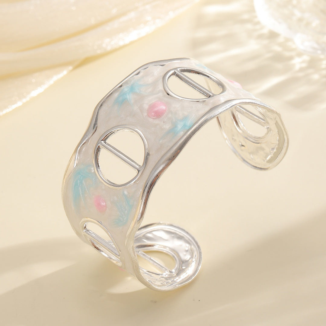 Ladies Open Bangle with Modern, Transparent Design Nin Boutique
