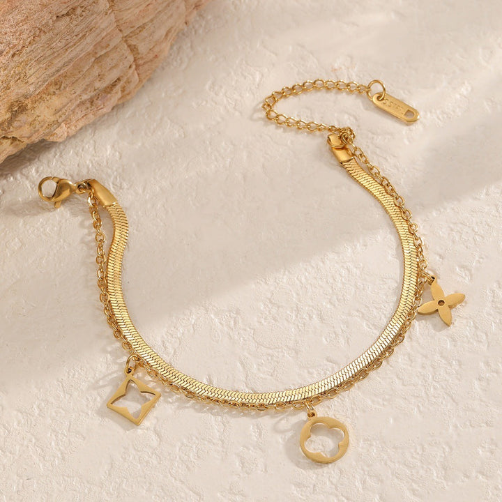 Ladies bracelet with filigree leaf design and pearls Nin Boutique