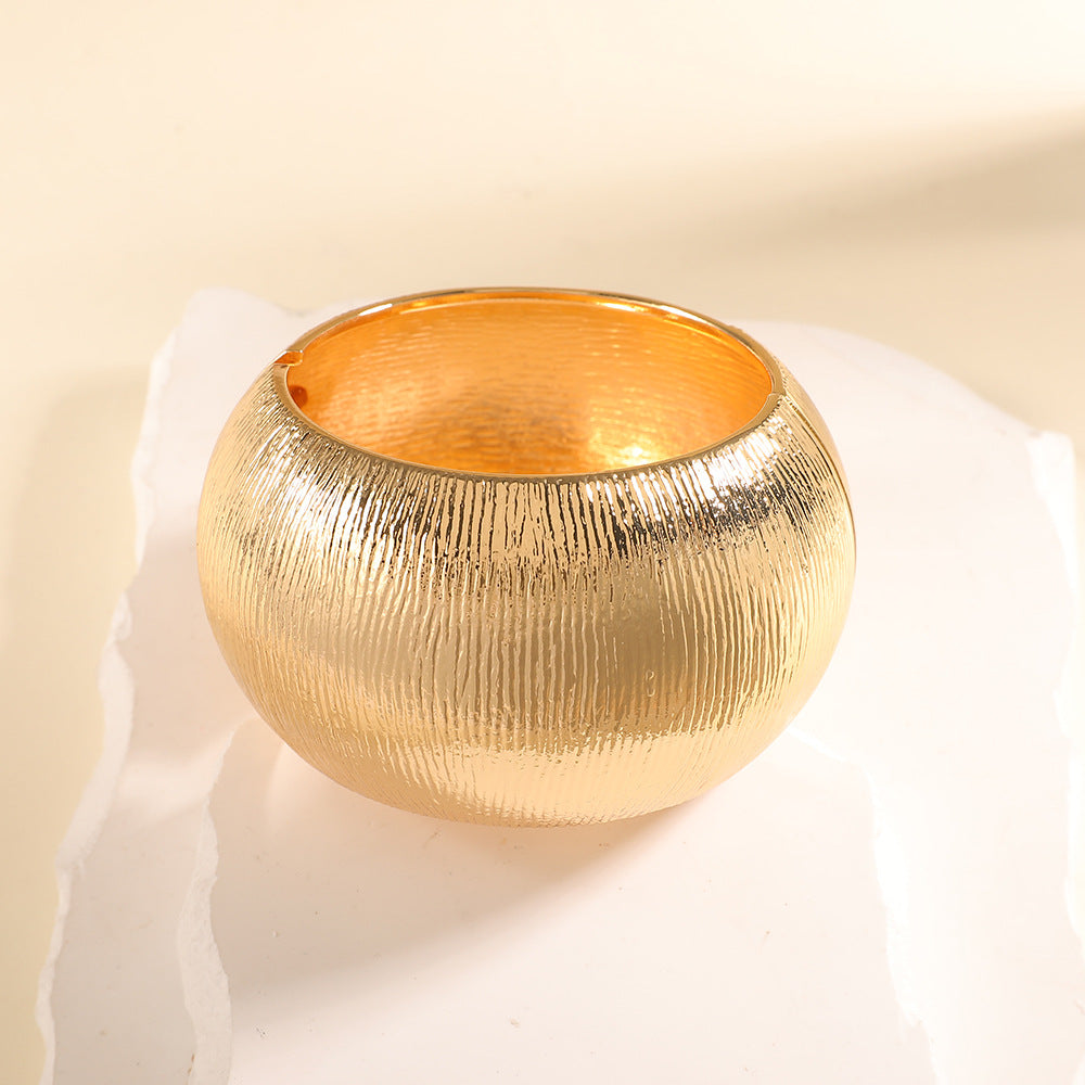 Women Open Bangle with Artistic Leaf Design Nin Boutique