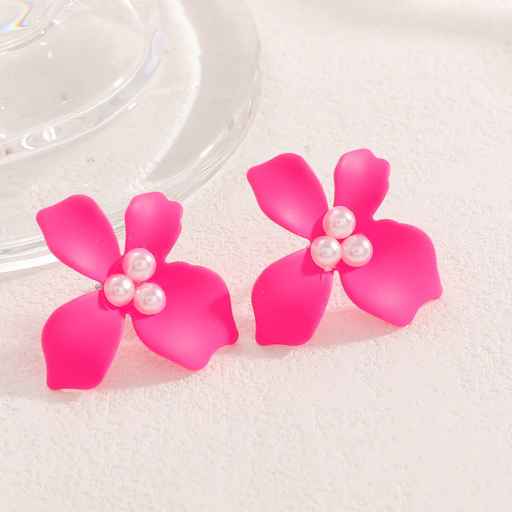 Women’s earrings in floral design with pearl accents Nin Boutique