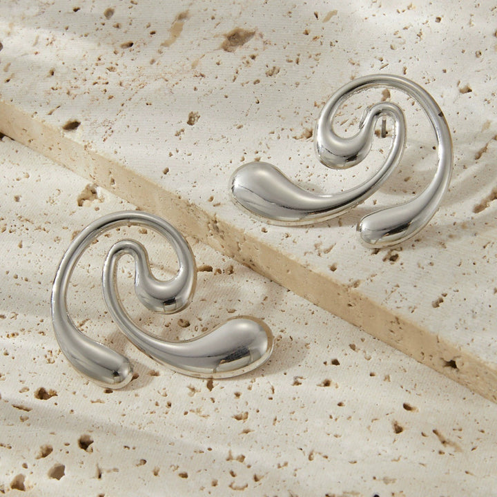 Ladies' earrings in modern, sculptural design Nin Boutique