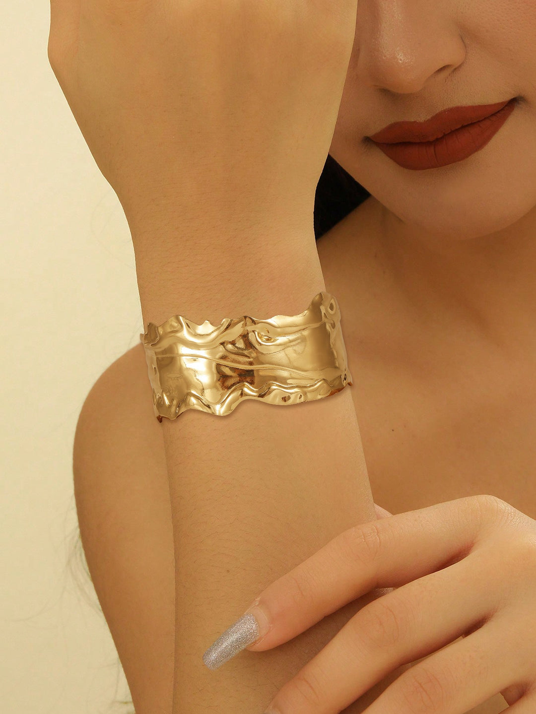 Women's cuff bracelet in artistic, structured design Nin Boutique