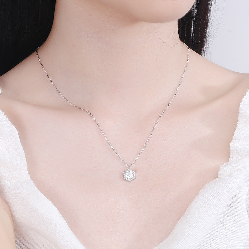 Women's necklace with sparkling crystal pendant in delicate design Nin Boutique