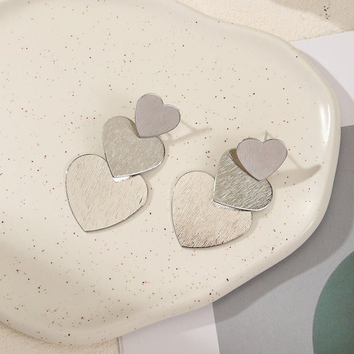 Ladies earrings in modern star design Nin Boutique