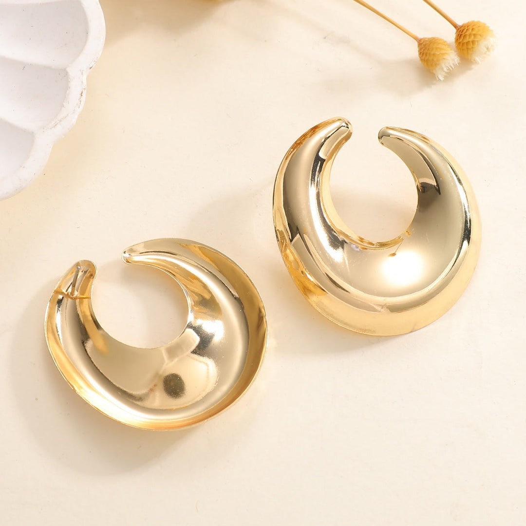 Ladies earrings with elegant curved design Nin Boutique