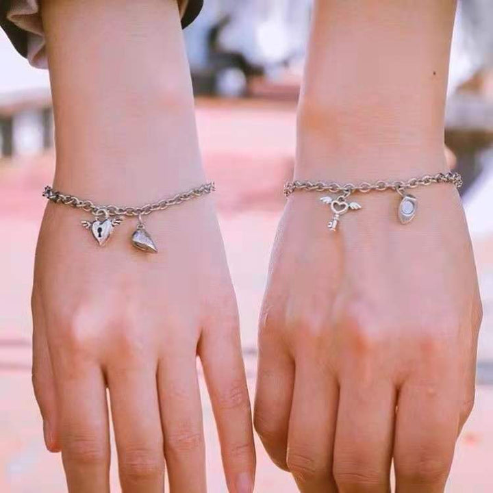 Women's ankle bracelet with heart-shaped charms and playful design Nin Boutique