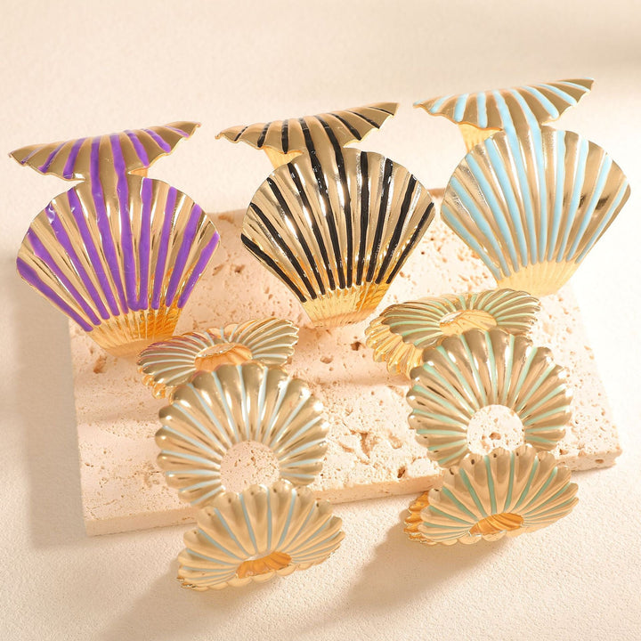 Ladies cuff with elegant shell design Nin Boutique