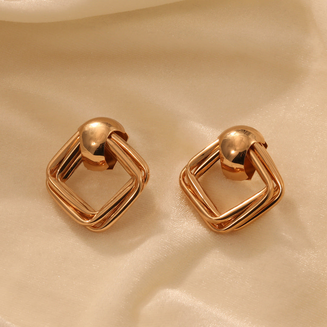 Ladies earrings with modern, curved design Nin Boutique