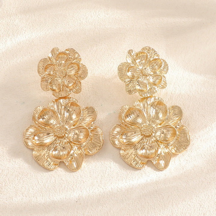 Ladies earrings with artistic floral relief Nin Boutique