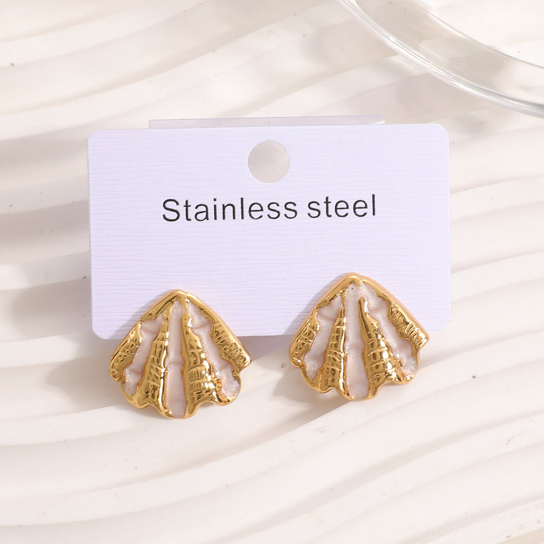Ladies earrings in exclusive shell design Nin Boutique