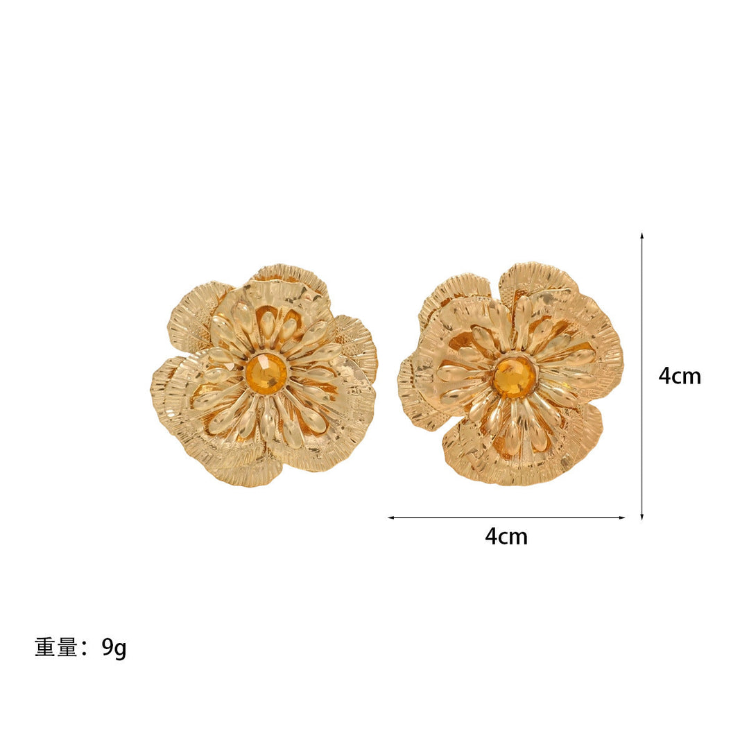 Women's stud earrings in artistic floral relief Nin Boutique