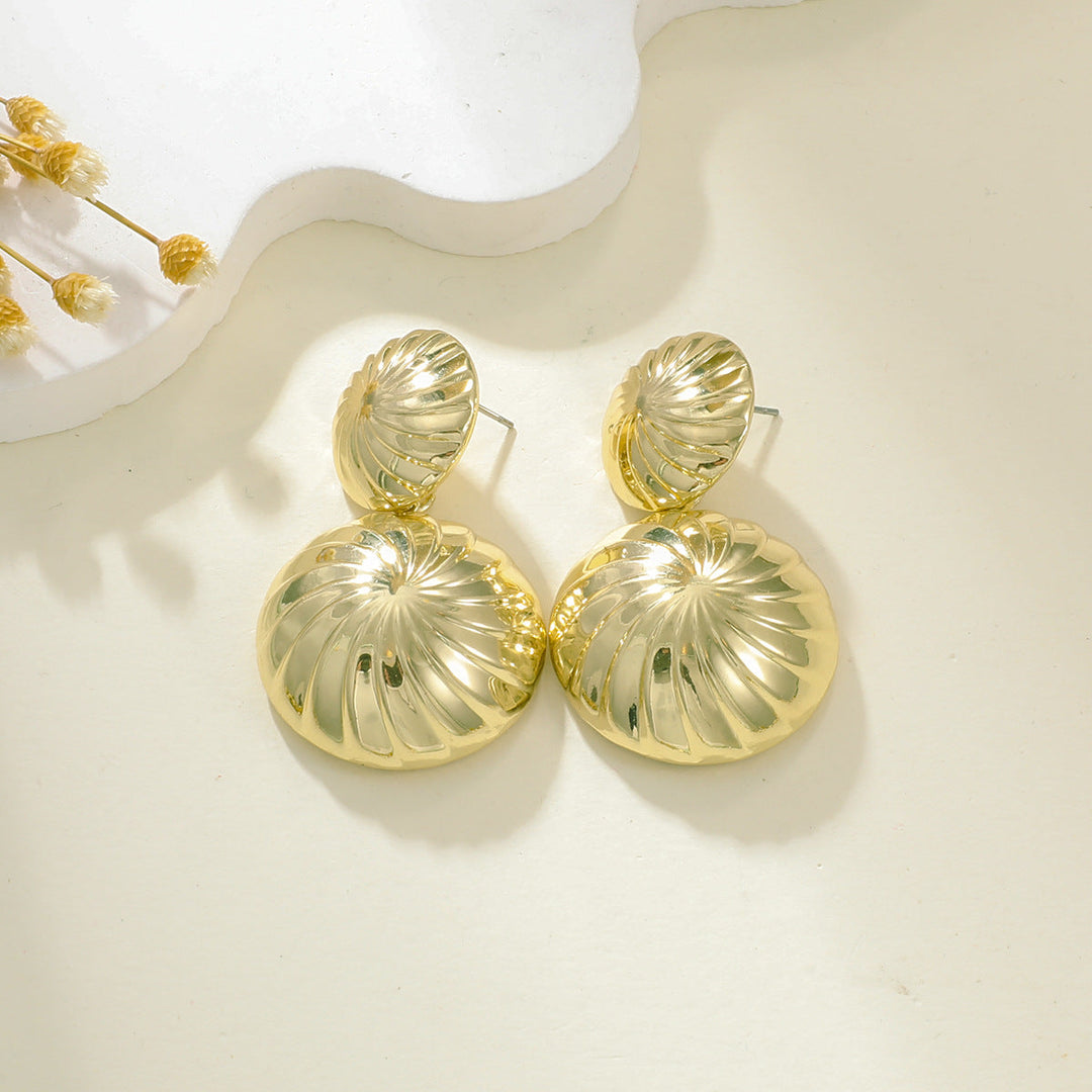 Ladies earrings in elegant relief design Nin Boutique