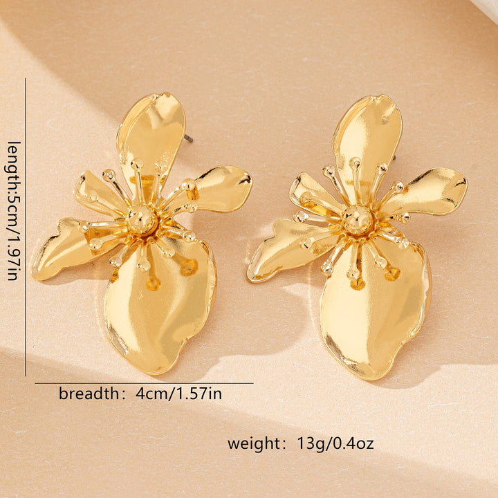 Ladies earrings in artistic flower design Nin Boutique