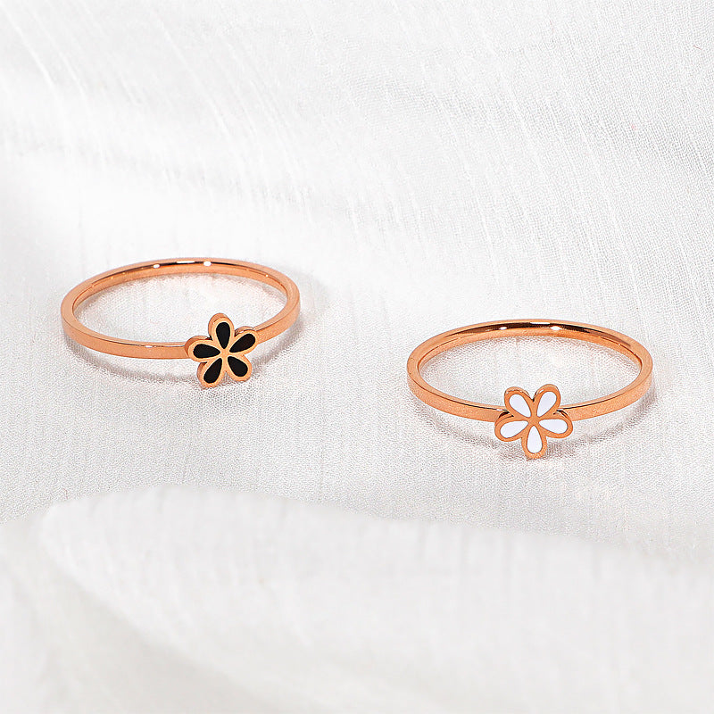 Women's Ring with delicate floral design Nin Boutique