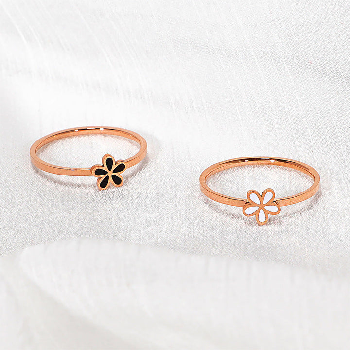 Women's Ring with delicate floral design Nin Boutique