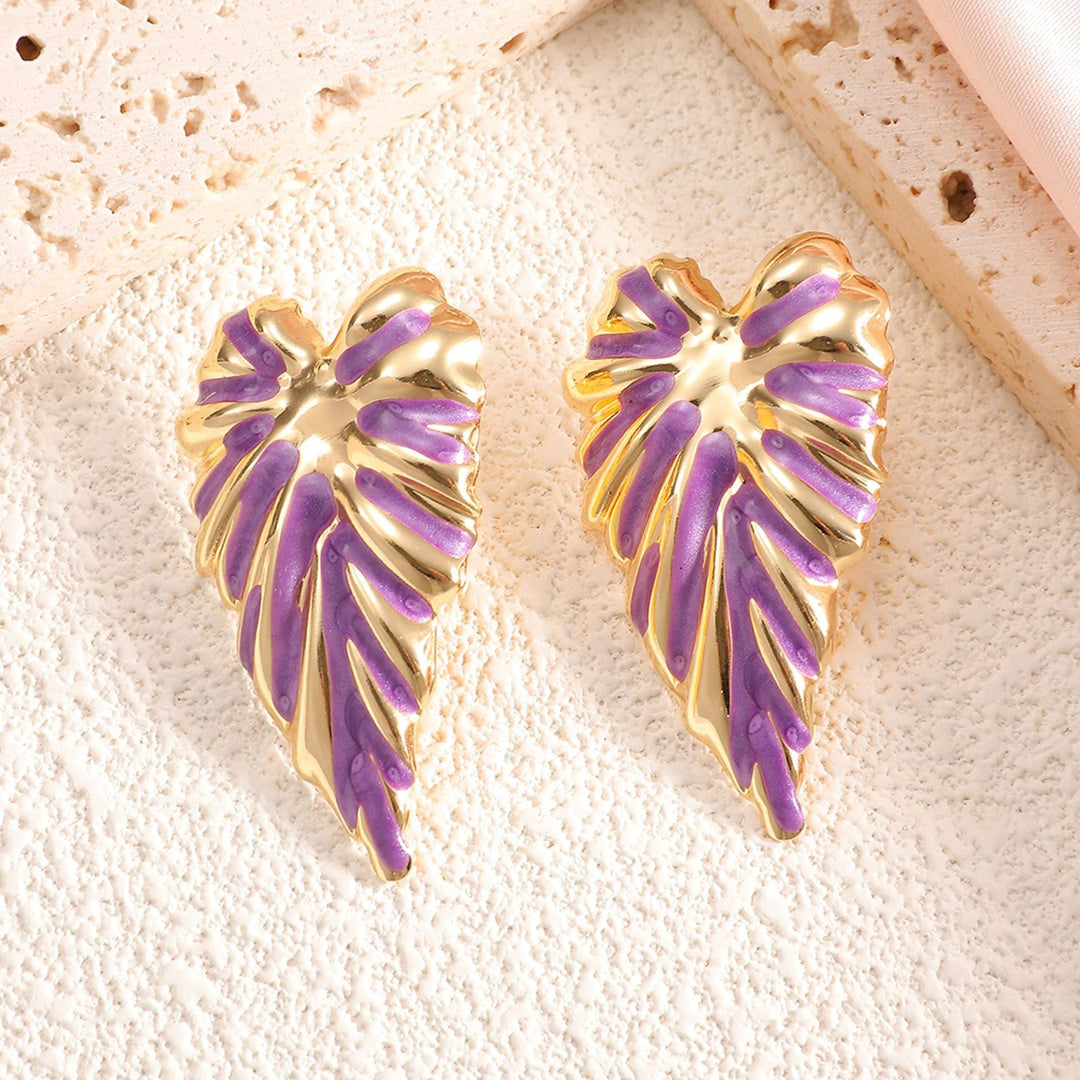 Women's earrings in modern leaf design Nin Boutique