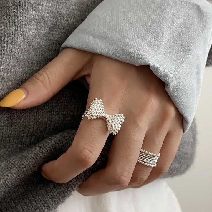 Ladies ring in playful bow design made of high-quality pearls Nin Boutique