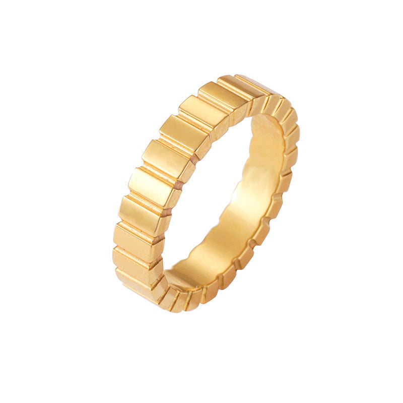Women's ring with textured edge design Nin Boutique