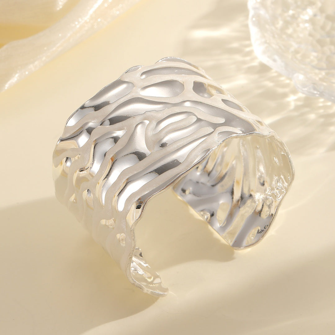 Women's Open Bangle with Artistic Wave Pattern Nin Boutique