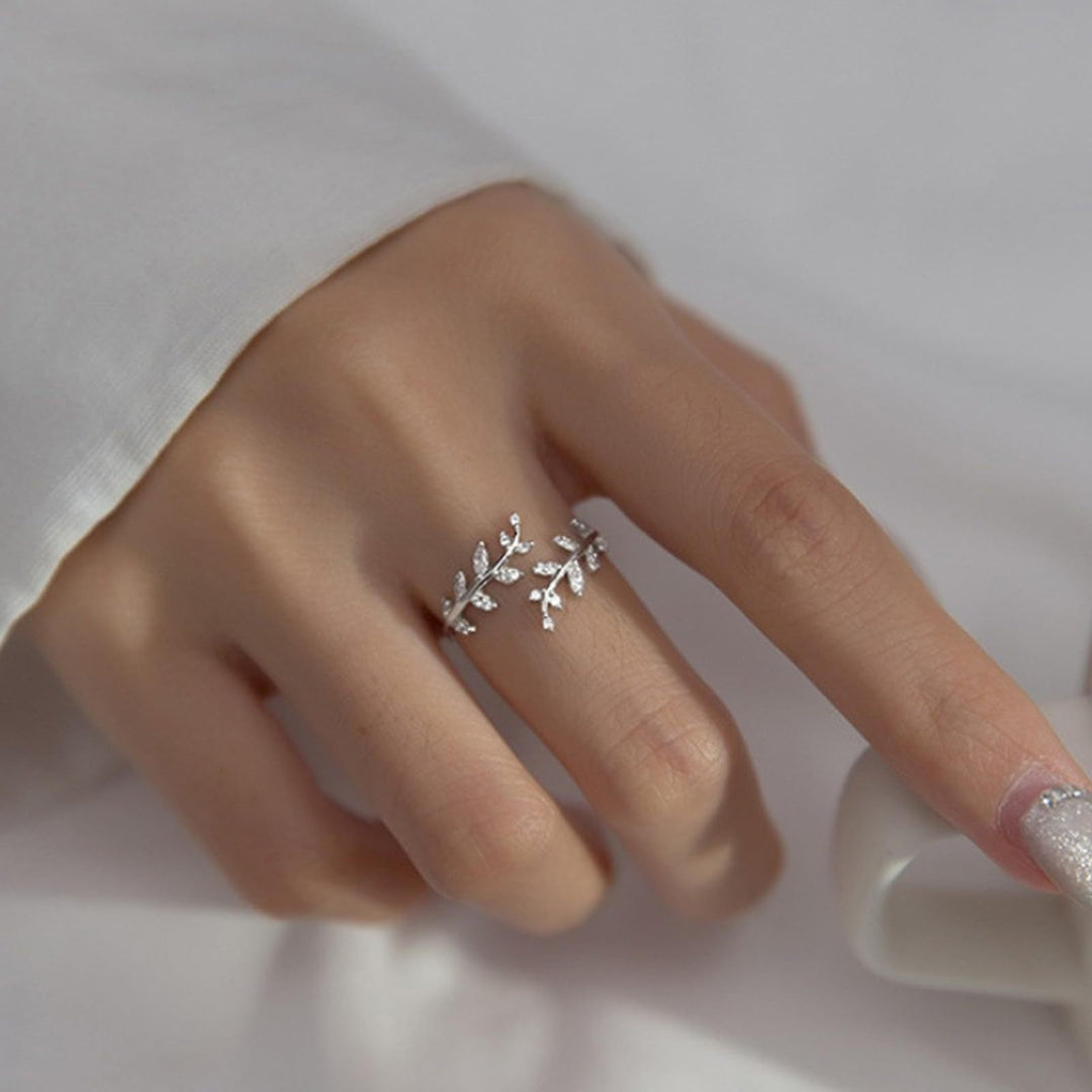 Women's ring with delicate leaf design and sparkling zirconia elements Nin Boutique