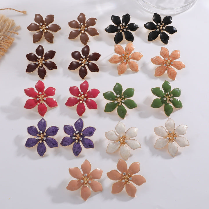 Women's earrings with intricate floral pattern and sparkling accents Nin Boutique