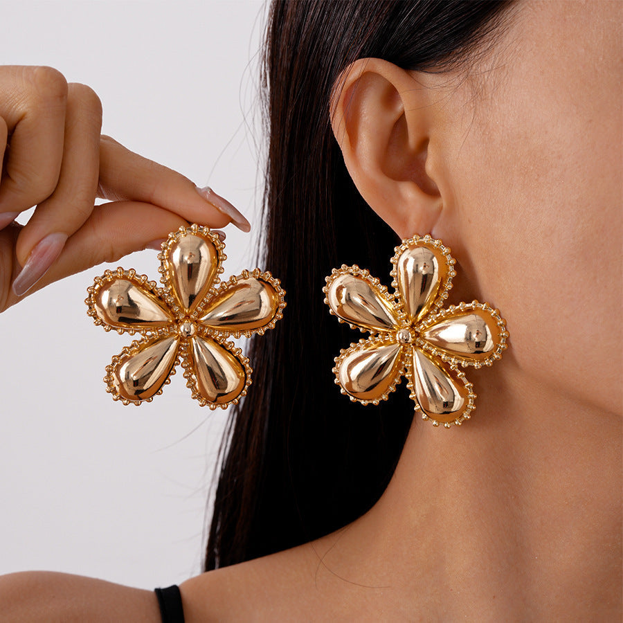 Women's earrings in stylish floral design Nin Boutique