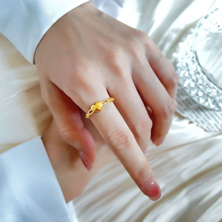 Ladies delicate ring design with heart motifs Nin Boutique