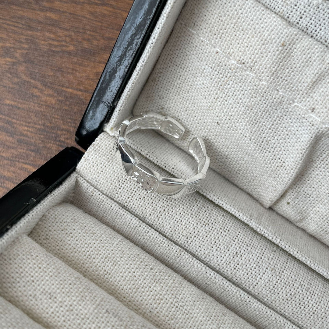 Women's ring with elegant, faceted design Nin Boutique