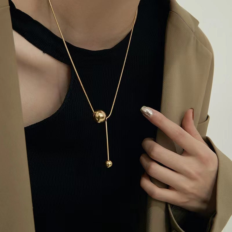 Women's necklace with modern, minimalist design and unique ball details Nin Boutique