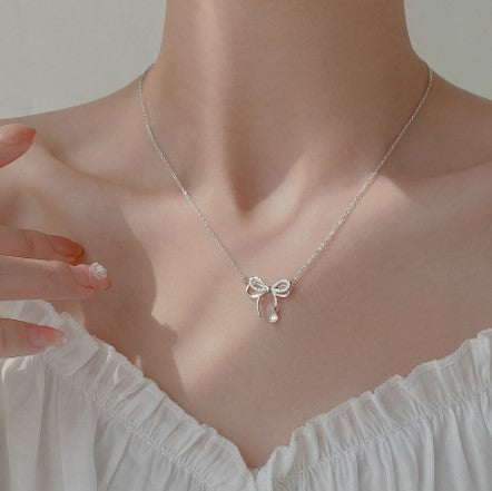 Women's necklace with intricate bow pendant and sparkling zirconia Nin Boutique