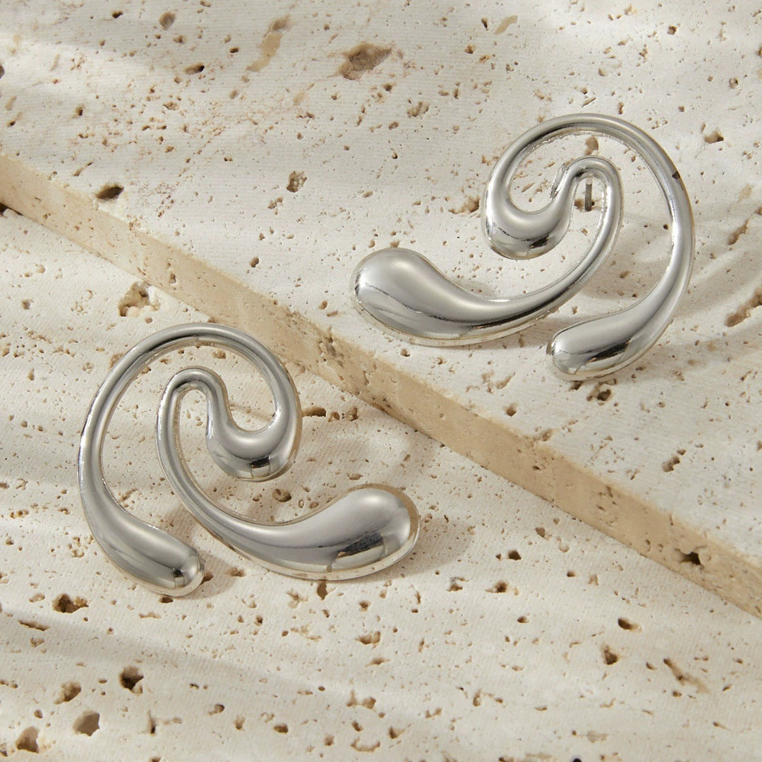 Ladies' earrings in modern, sculptural design Nin Boutique