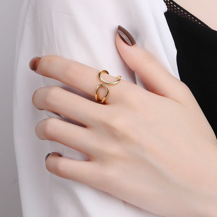 Ladies Ring with elegant curved design Nin Boutique
