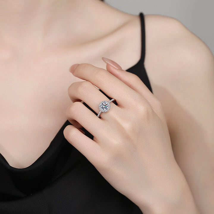 Women's engagement ring with sparkling zircon and intricate design Nin Boutique