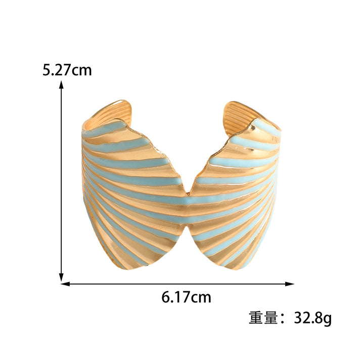 Ladies cuff with elegant shell design Nin Boutique