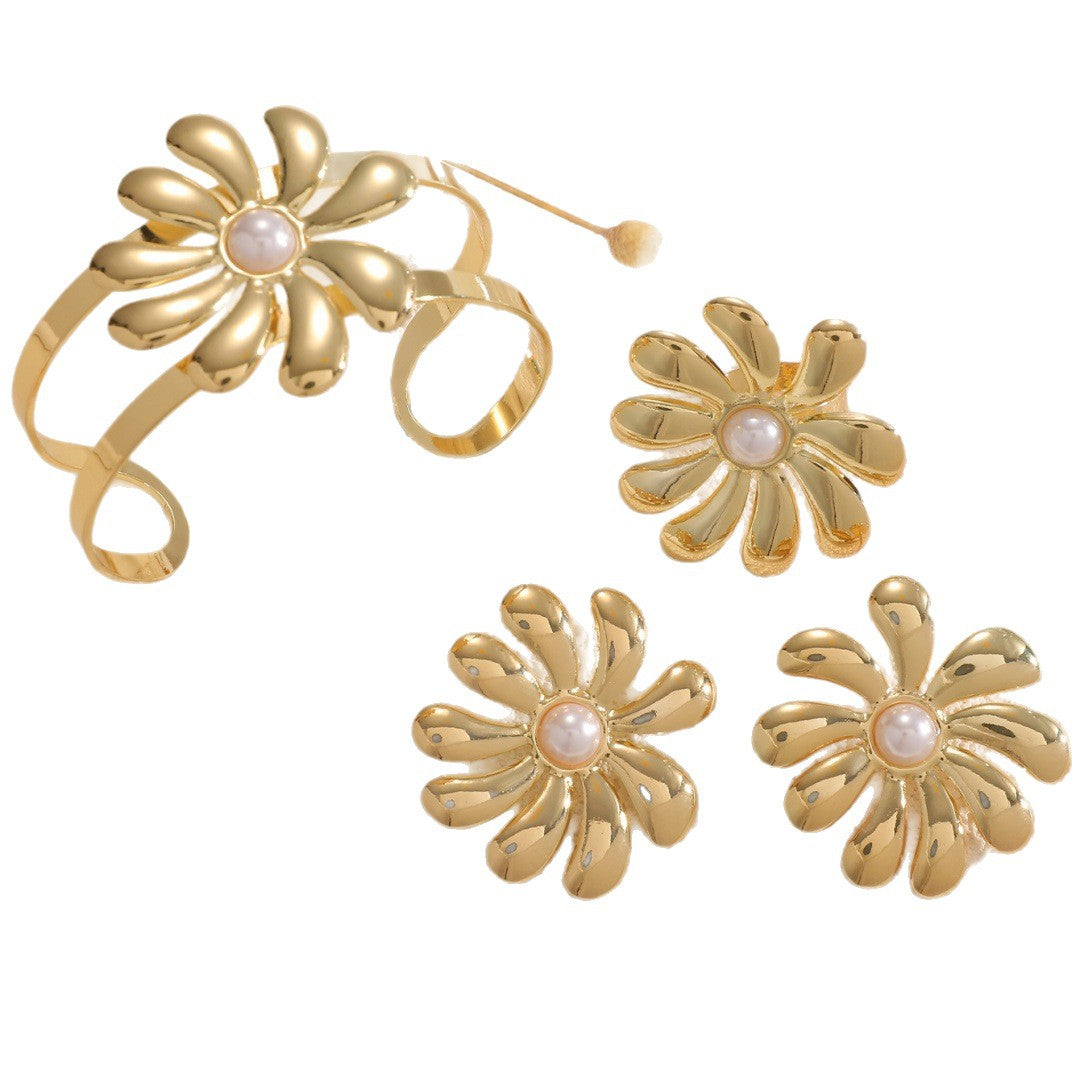Women Open Bracelet with Artistic Flower Design Nin Boutique