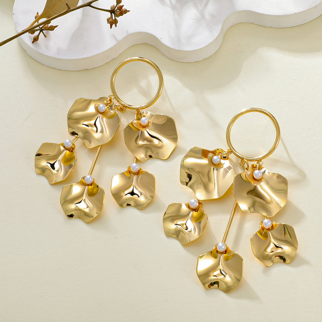 Women’s earrings in modern, sculptural design Nin Boutique