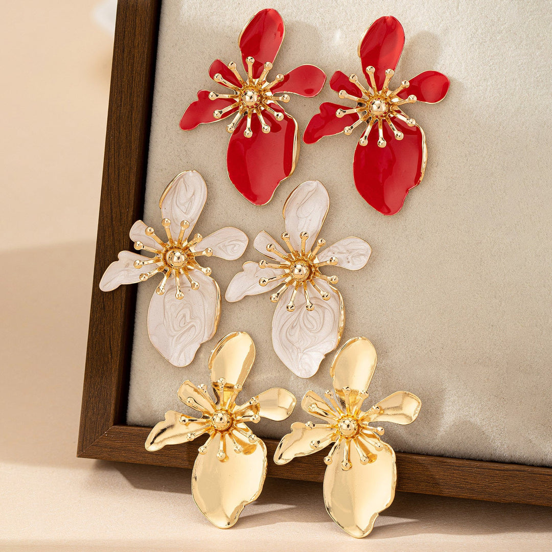 Ladies earrings in artistic flower design Nin Boutique