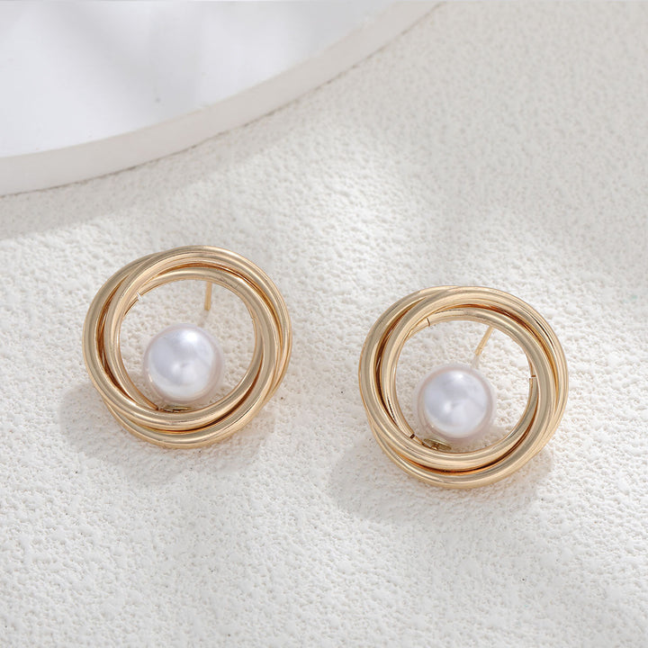 Women's pearl earrings with elegant gold frame Nin Boutique